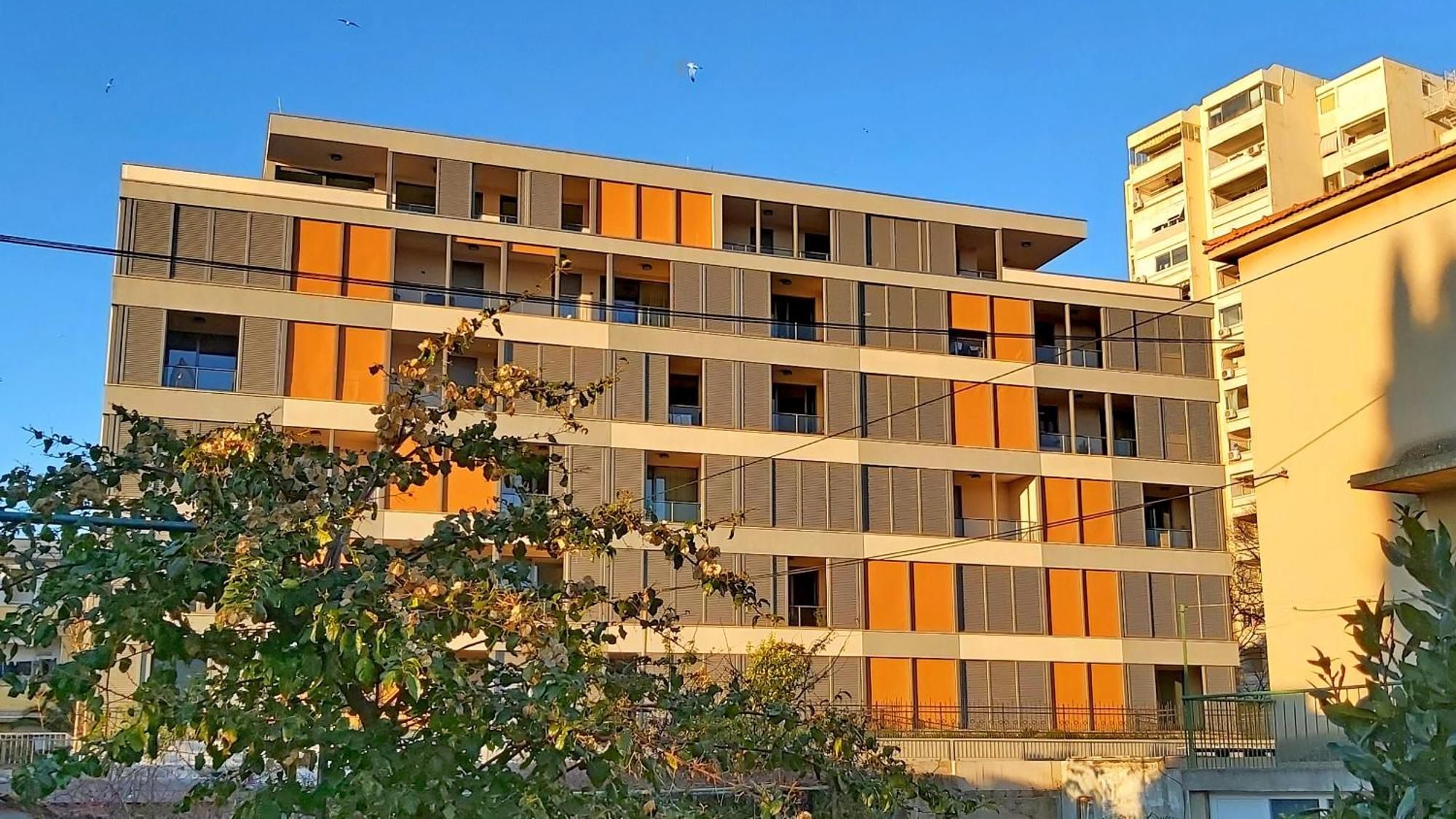 Blondie Apartment Split